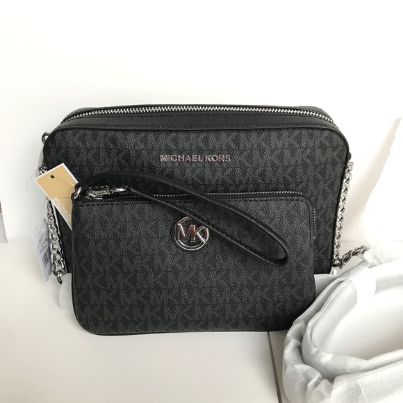 Michael Kors Handbags - ❤️🌷mk crossbody set/crossbody bag & wristlet
